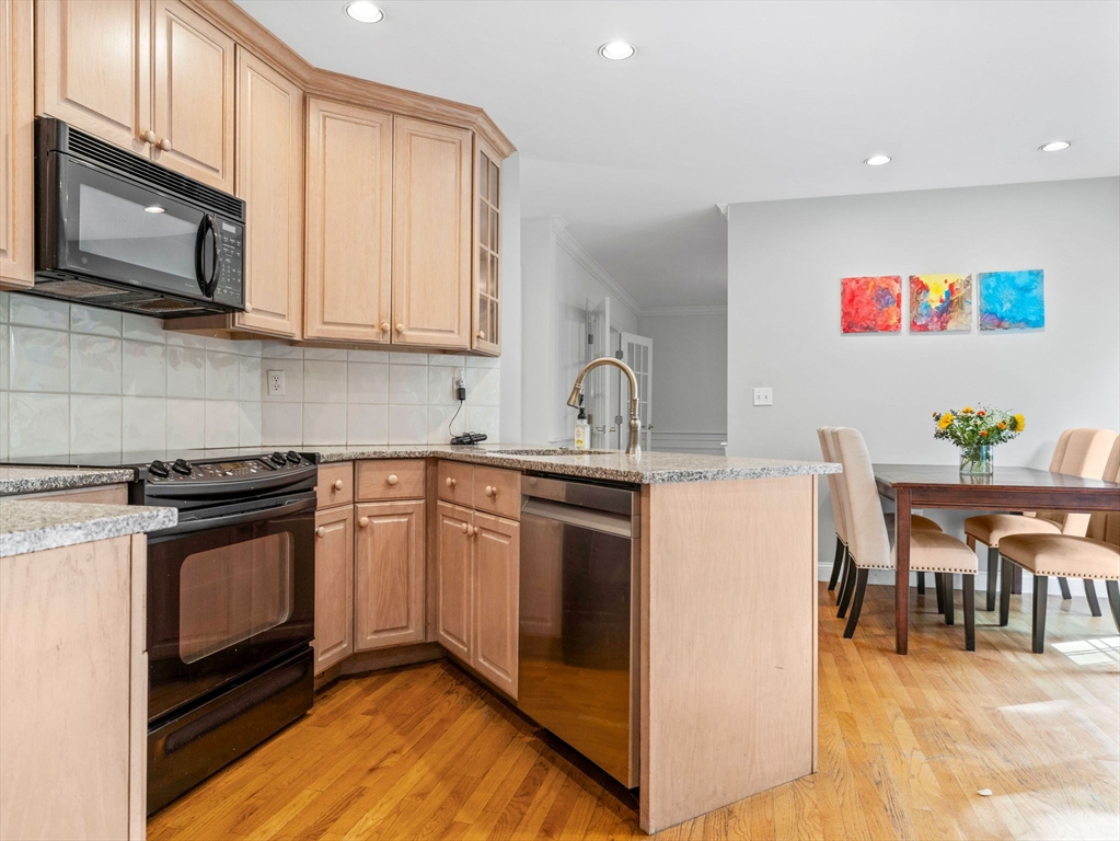 28 Hoveys Pond Dr