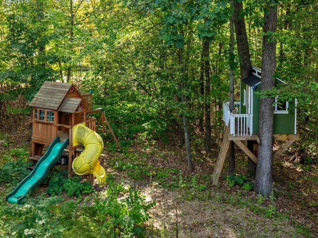 28 Hoveys Pond Dr