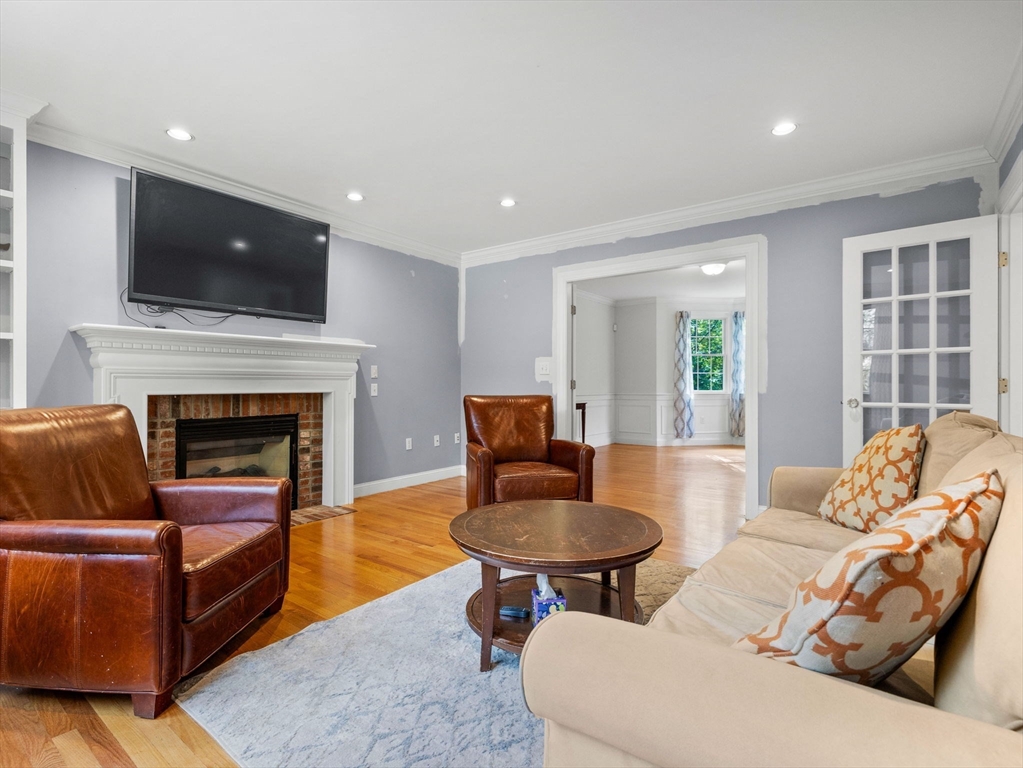 28 Hoveys Pond Dr