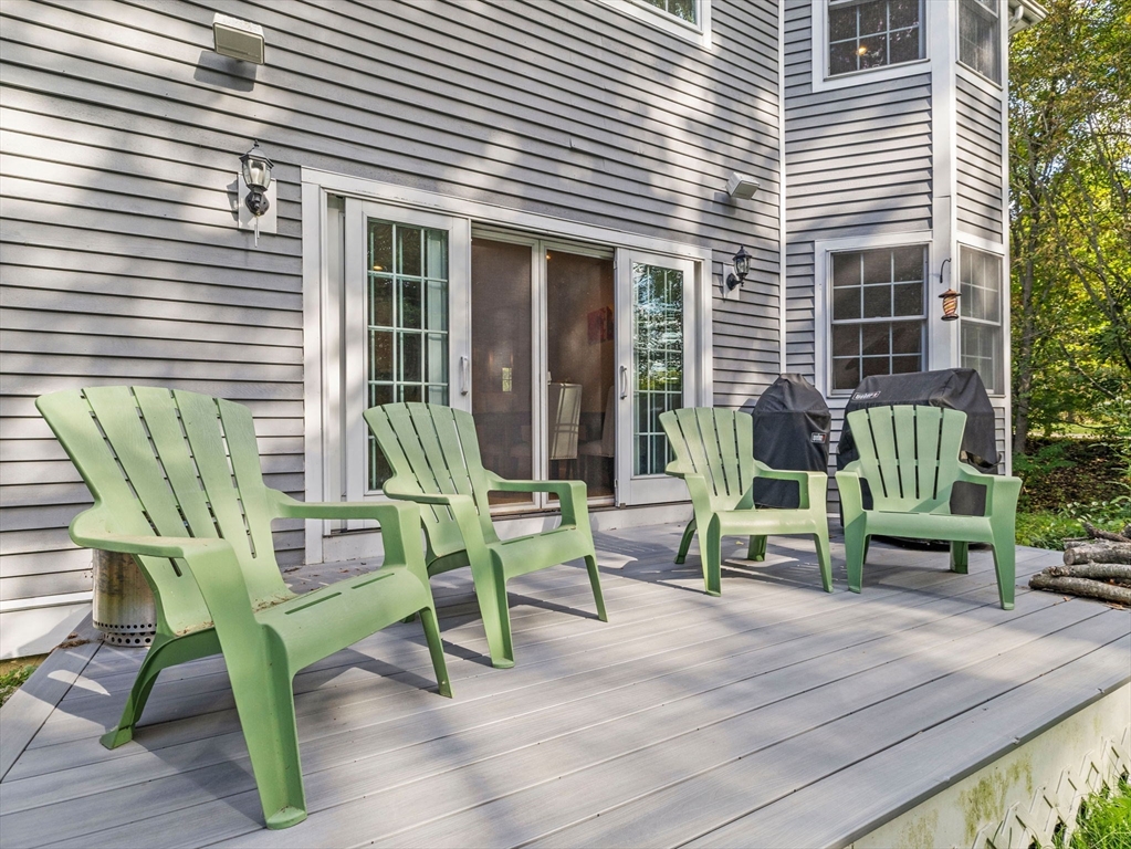 28 Hoveys Pond Dr