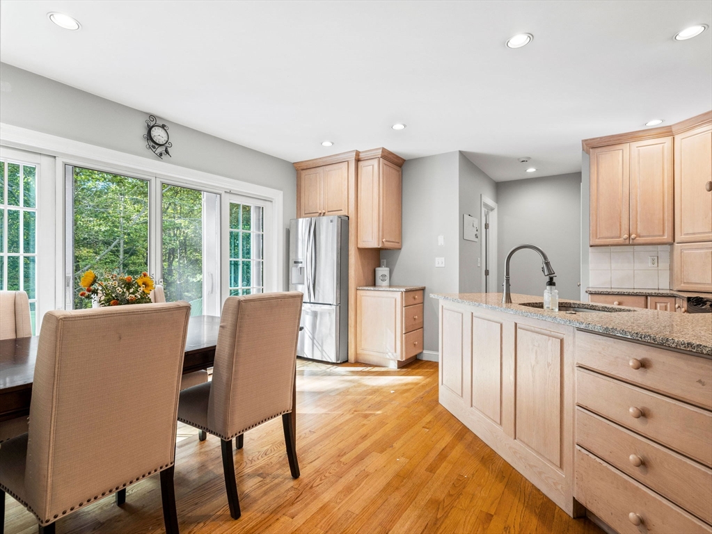 28 Hoveys Pond Dr