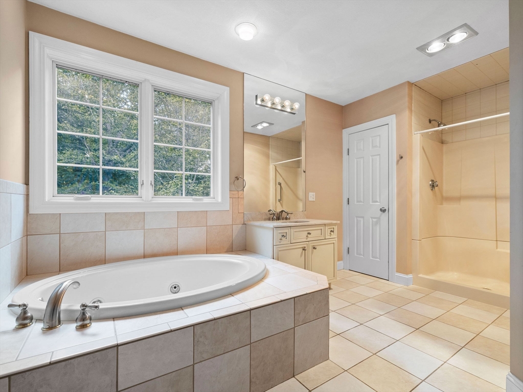 28 Hoveys Pond Dr