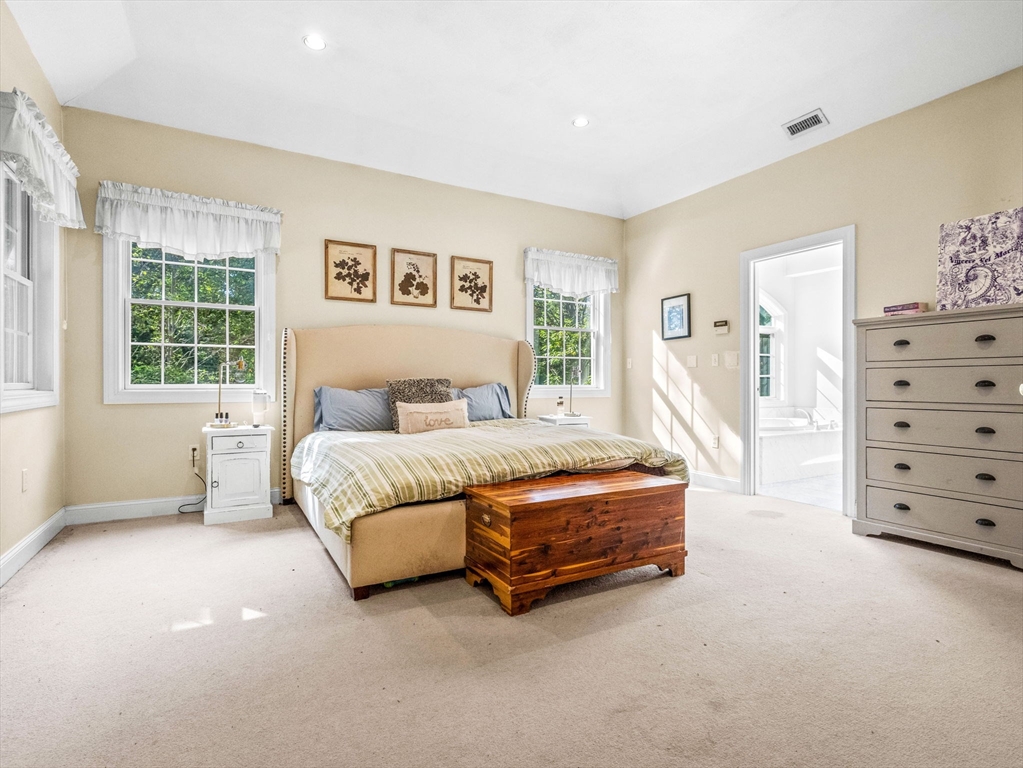28 Hoveys Pond Dr