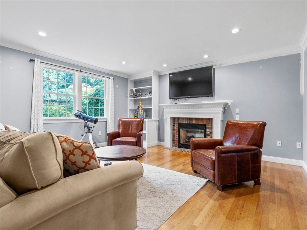 28 Hoveys Pond Dr