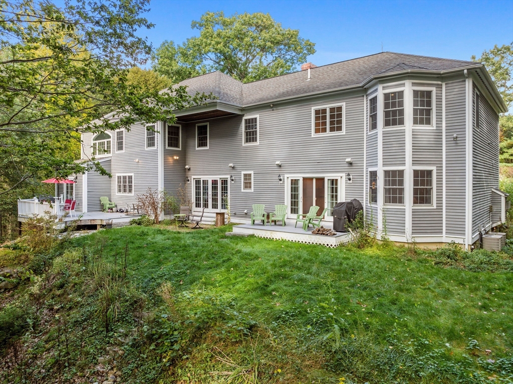 28 Hoveys Pond Dr