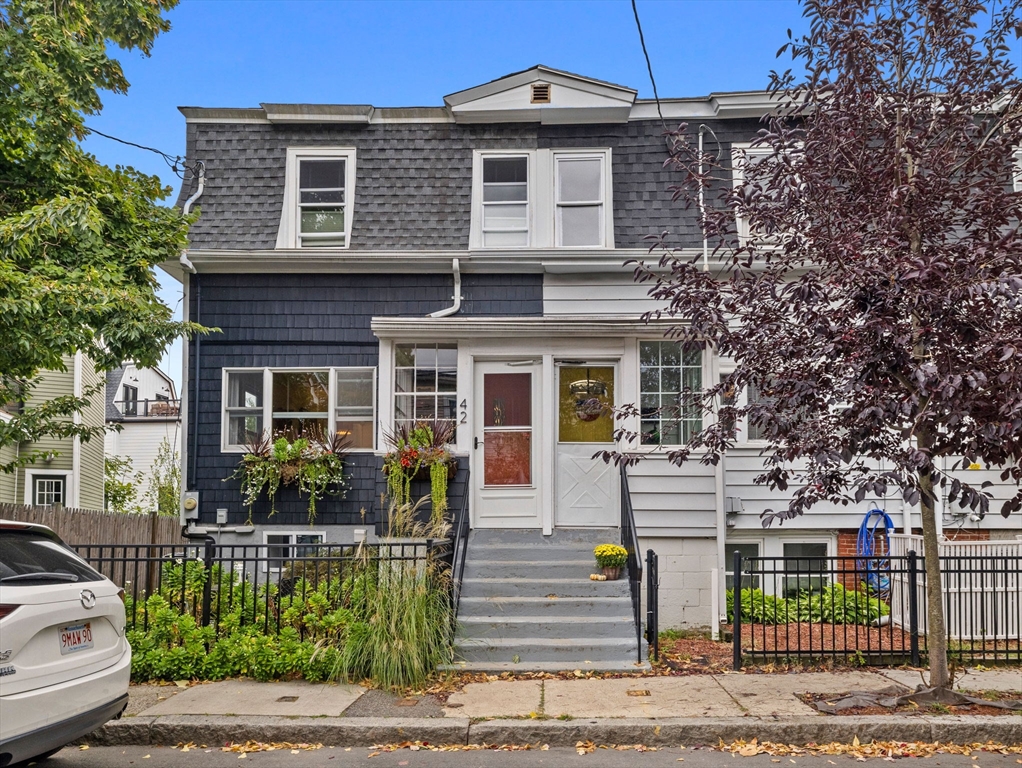 44 Oak St