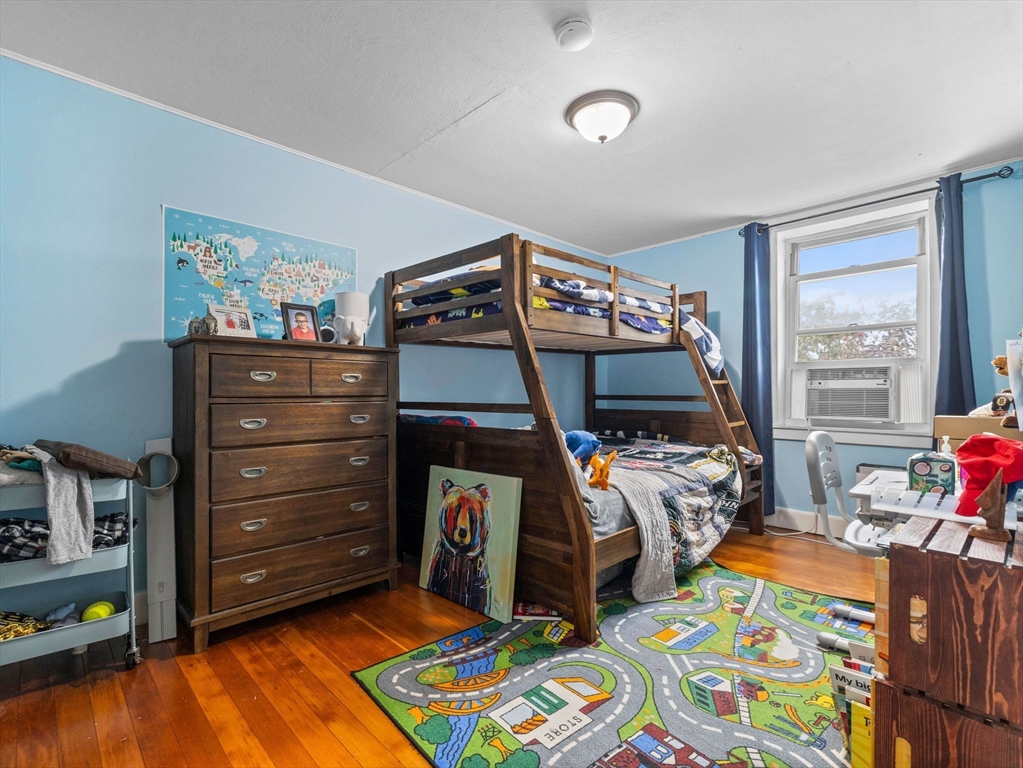 44 Oak St