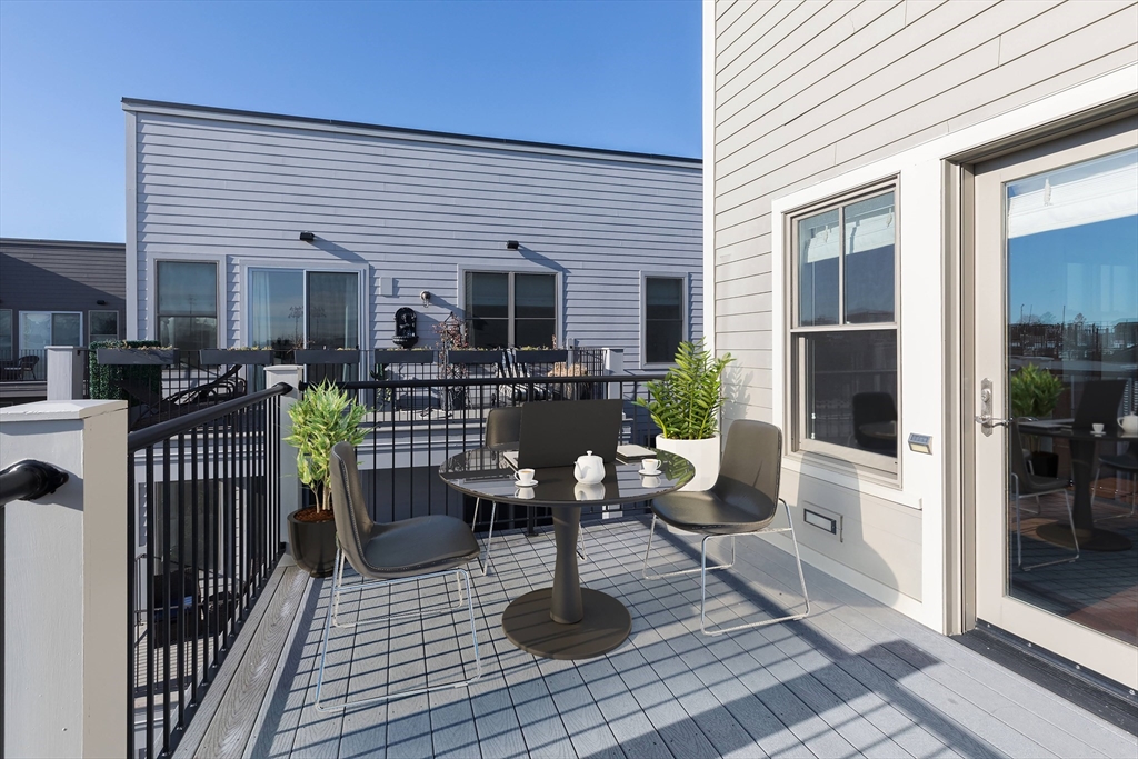 637 East 1st St # 306