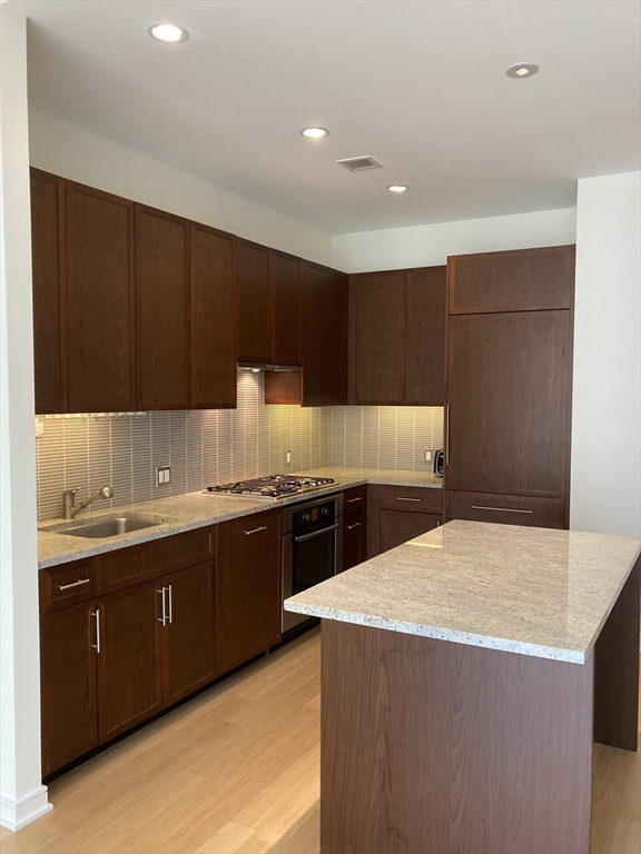580 Washington St # 812