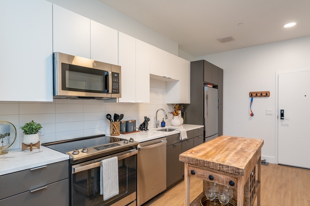 180 Central Ave # 302