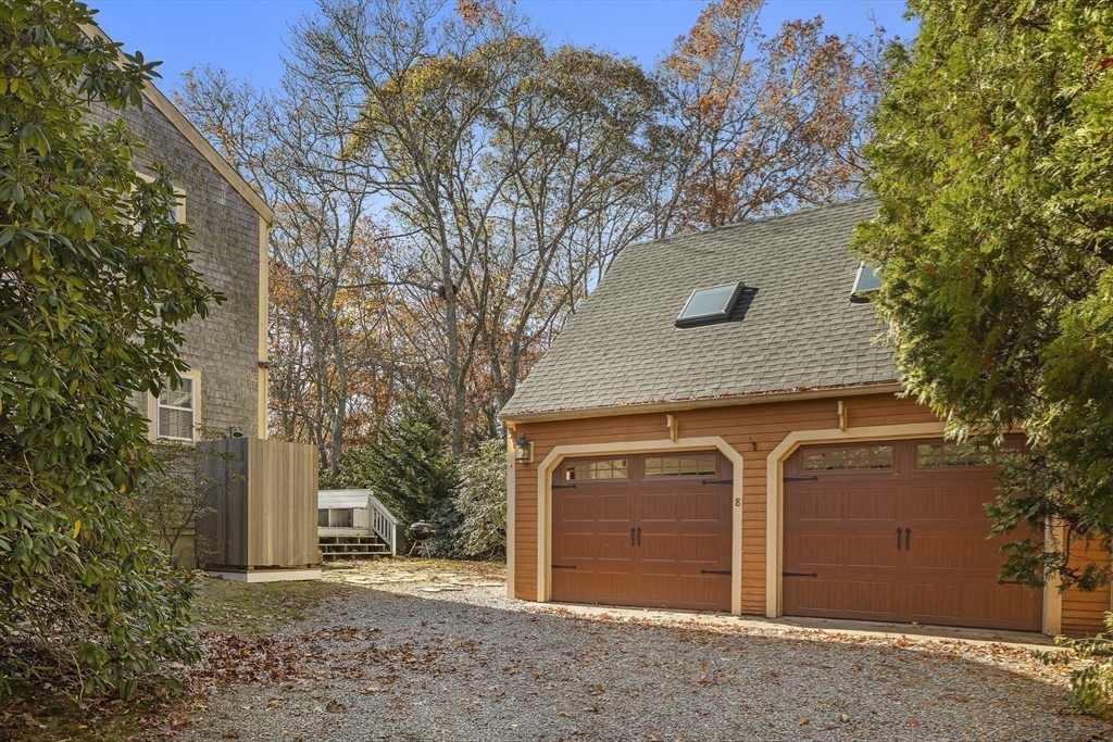 8 School House Village