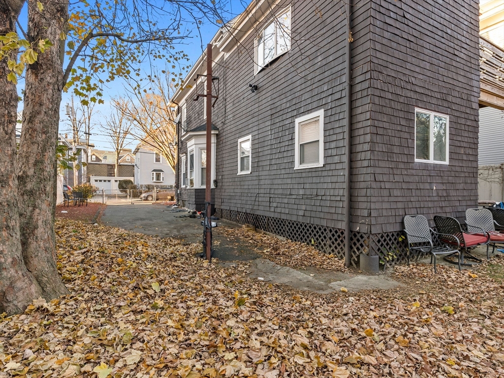 16 Newbury Street # 1