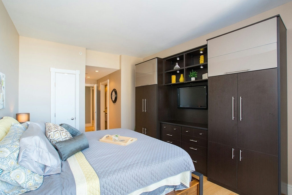 45 Province St # 1906