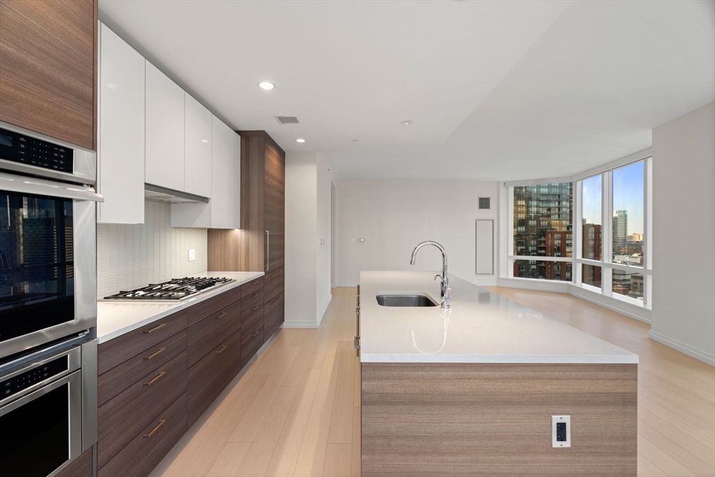 1 Franklin St # 2608