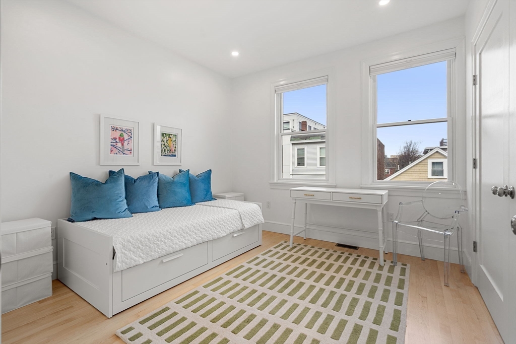 539-543 E 3rd # 302