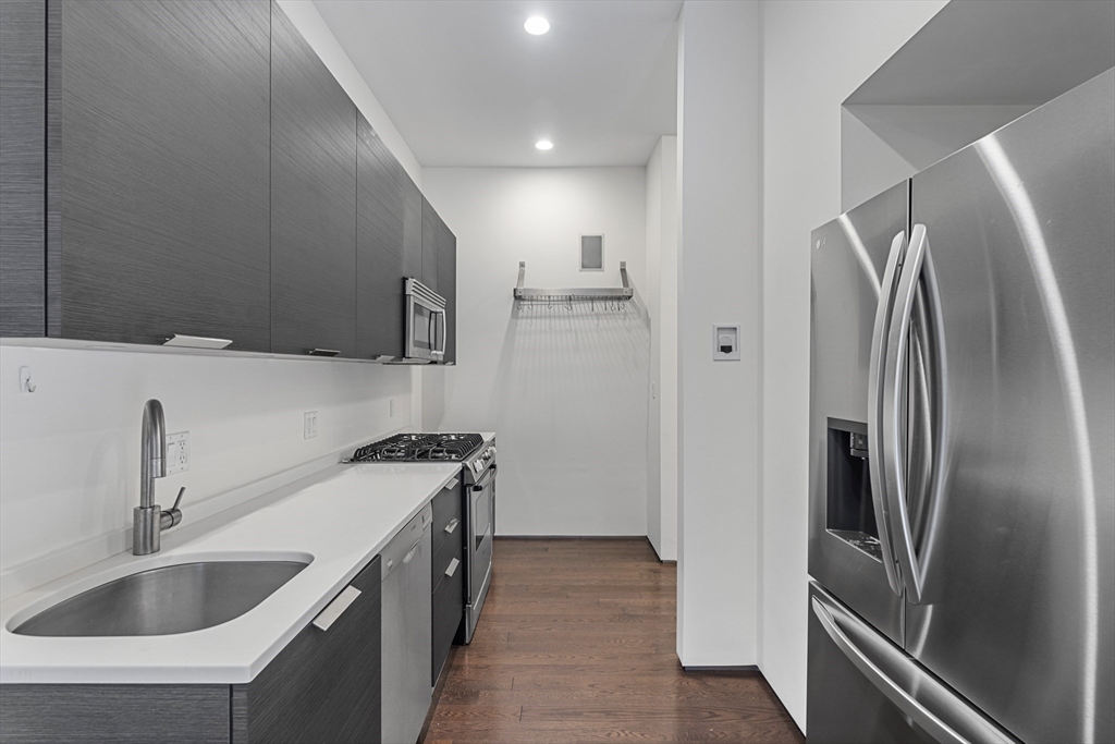503 E 1st St # 1
