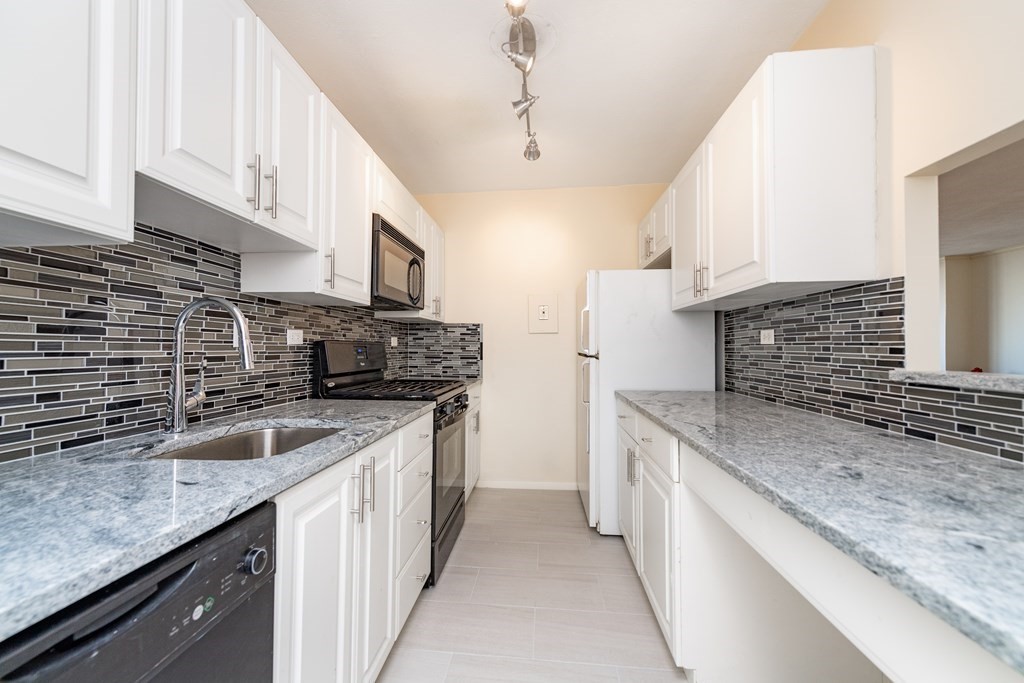 6 Whittier Place # 9D