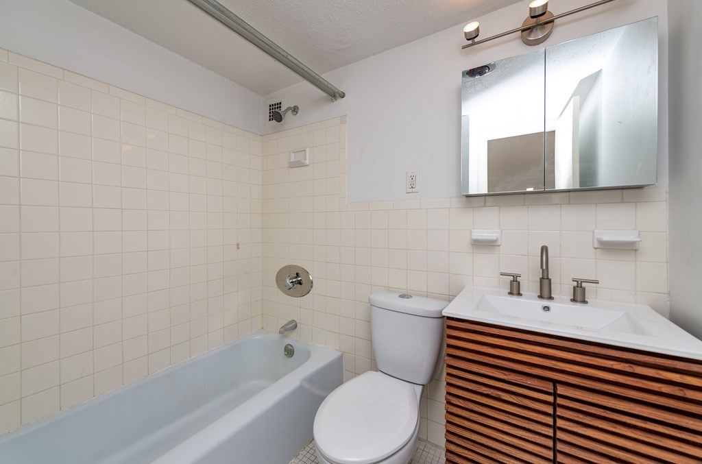 6 Whittier Place # 9D