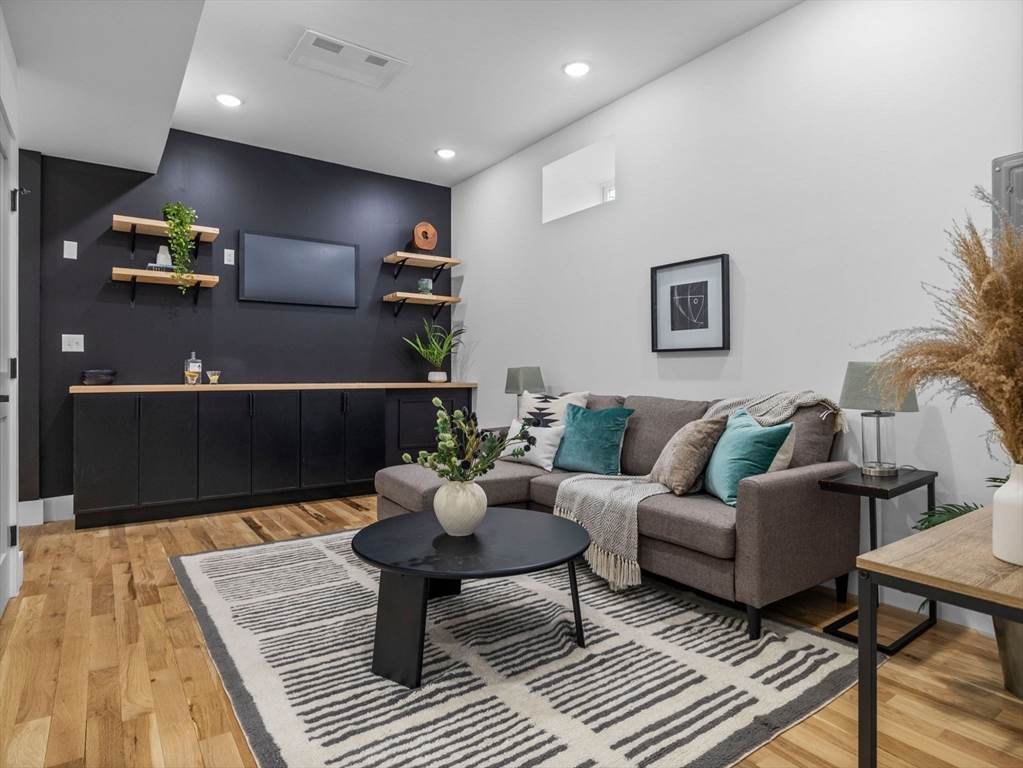 14 High Street # 14