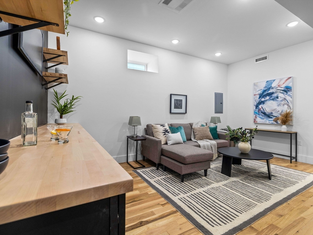 14 High Street # 14