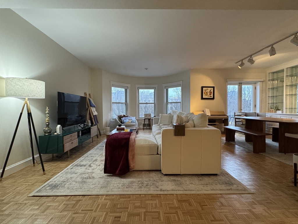 416 Commonwealth Ave # 405