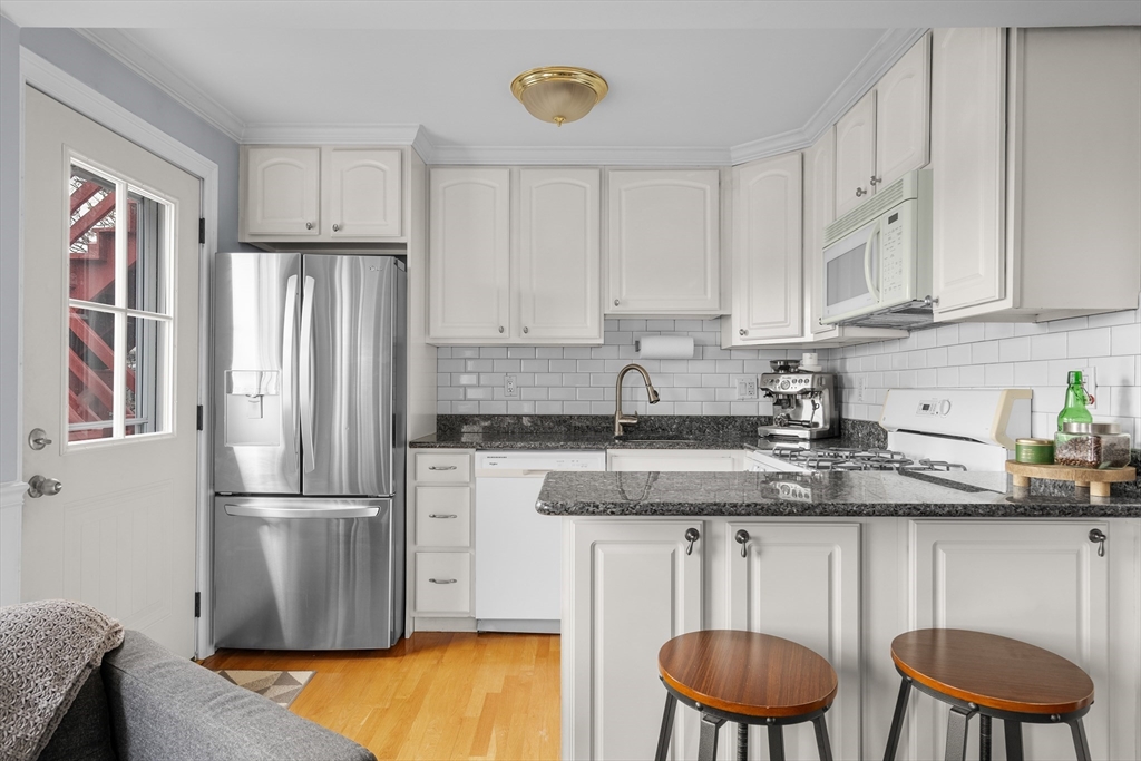 193 W 5th St # 3