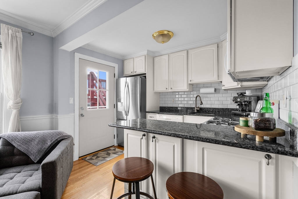 193 W 5th St # 3