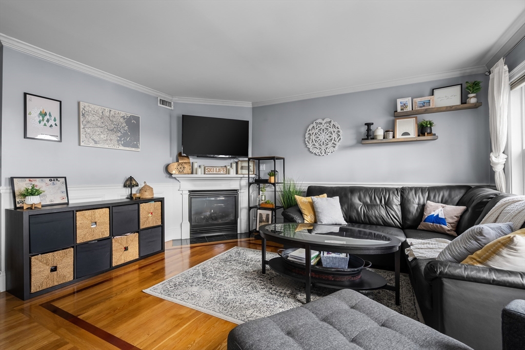 193 W 5th St # 3