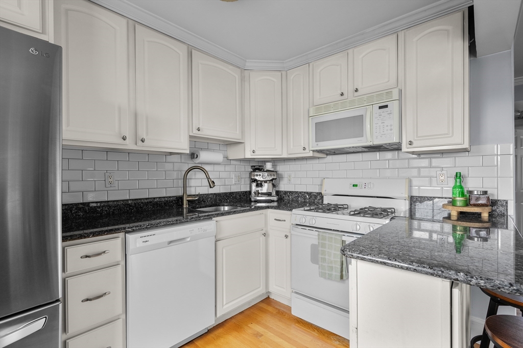193 W 5th St # 3