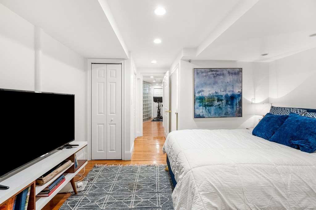22 Sheafe St # 1