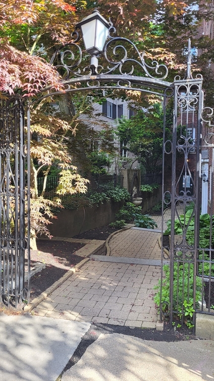 16 Chauncy St # 37