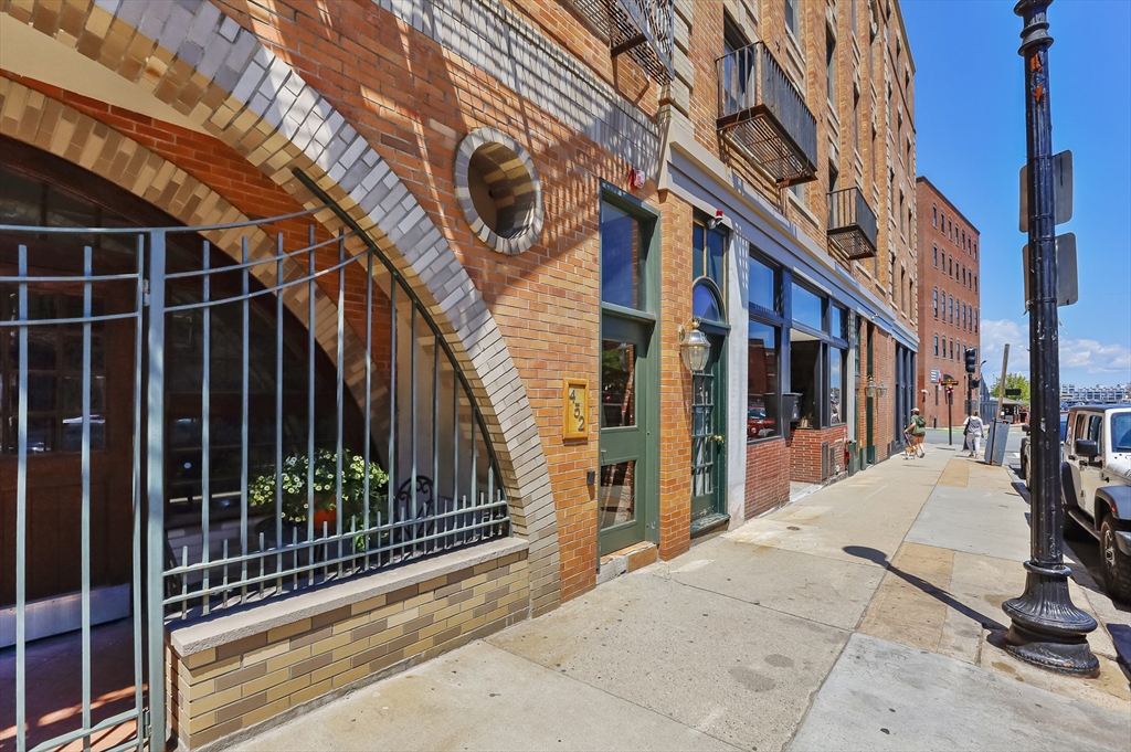 454 Hanover St # 4