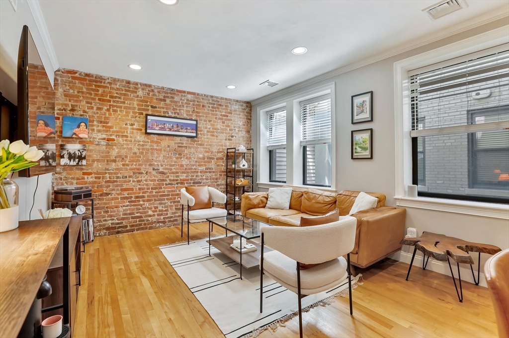 454 Hanover St # 4