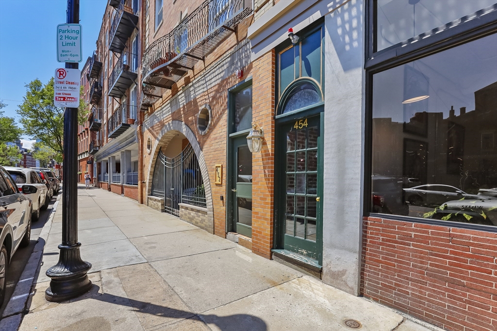 454 Hanover St # 4