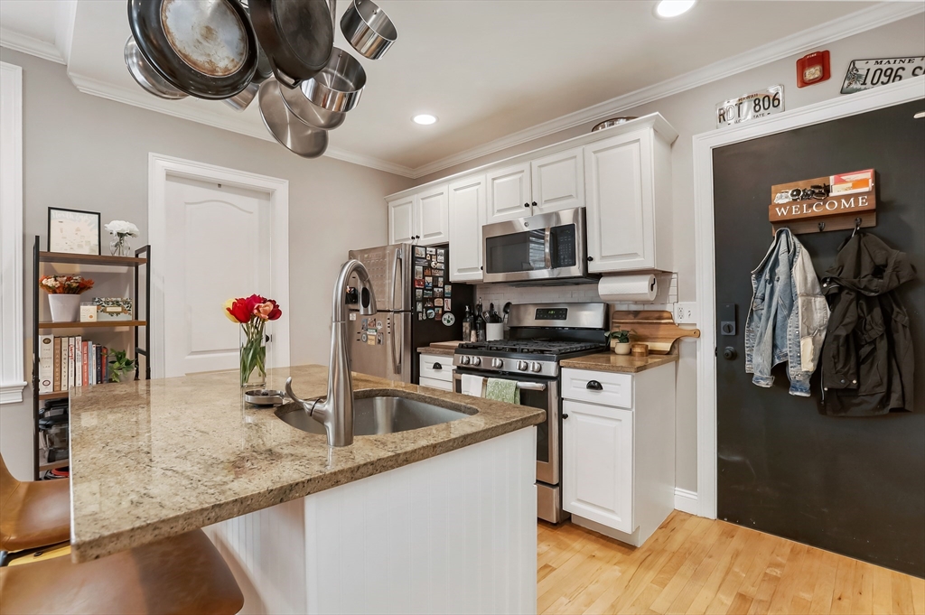 454 Hanover St # 4