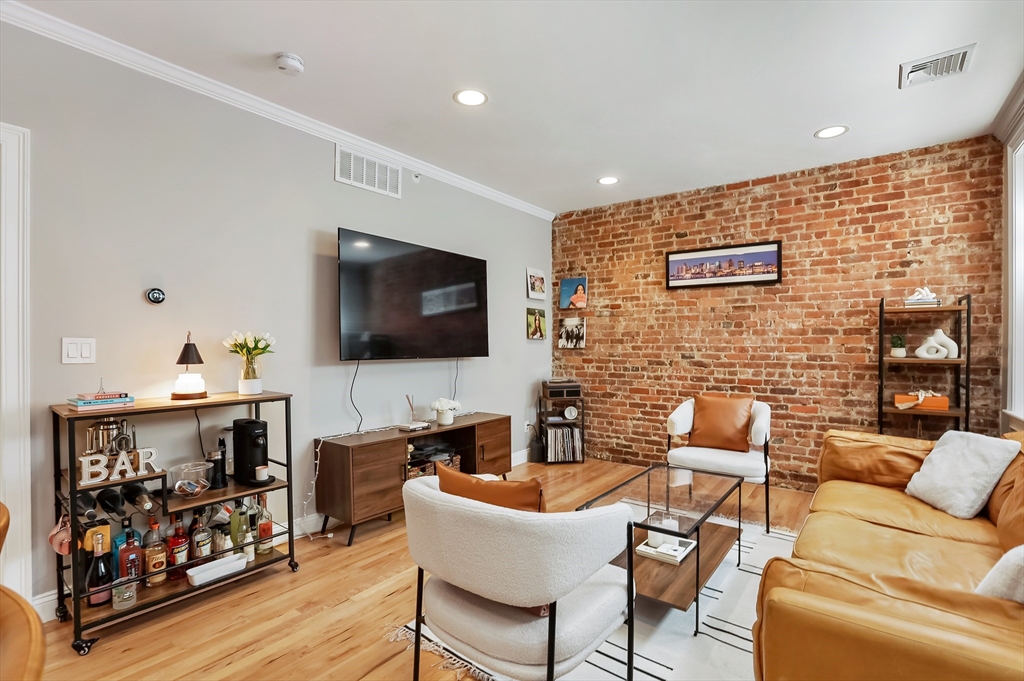 454 Hanover St # 4