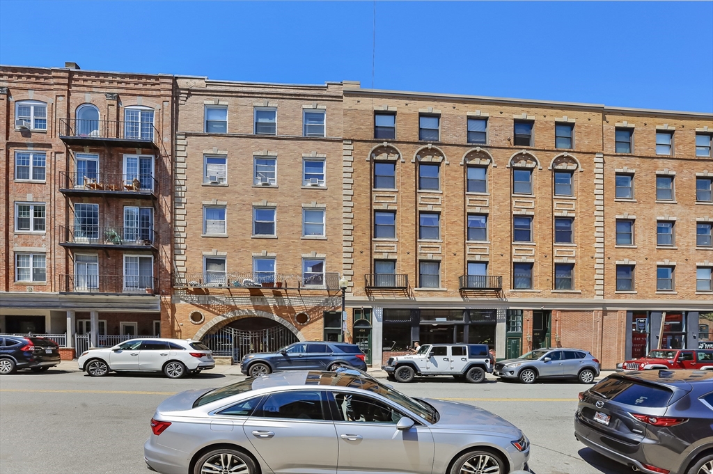 454 Hanover St # 4