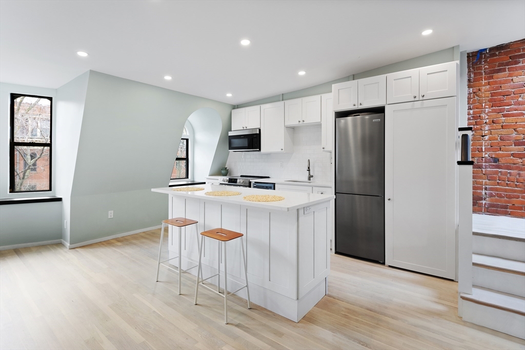 12 Concord Square # 4