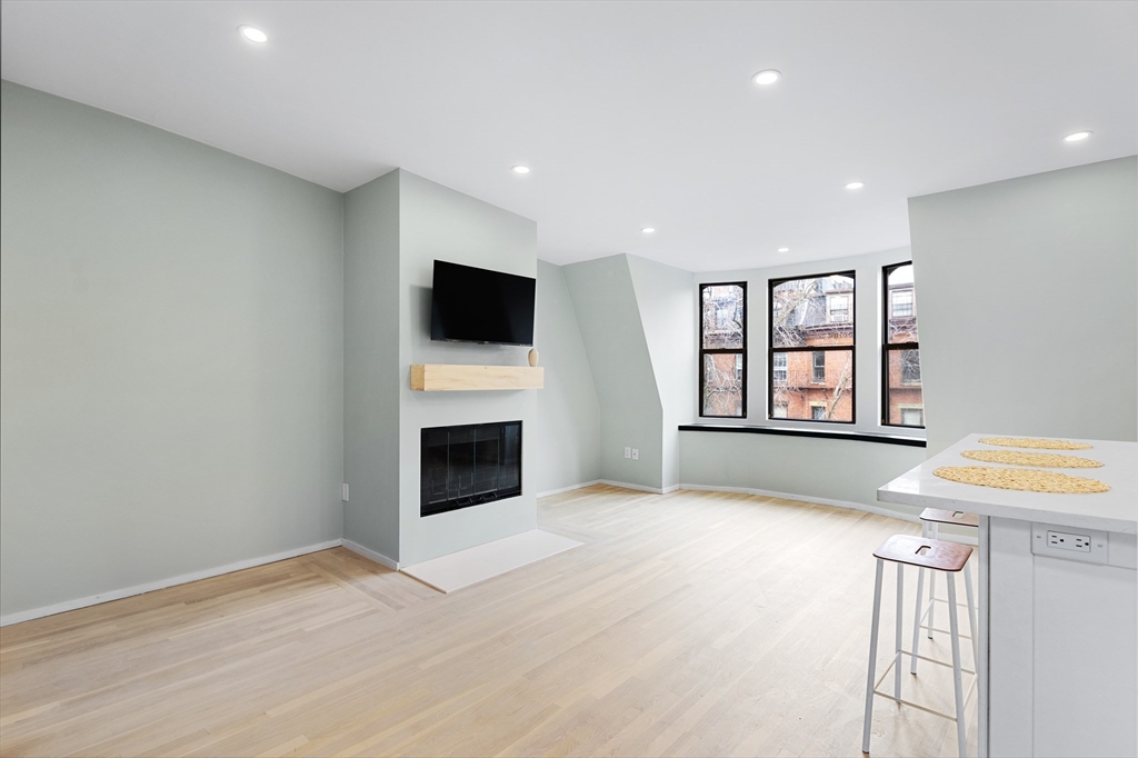 12 Concord Square # 4
