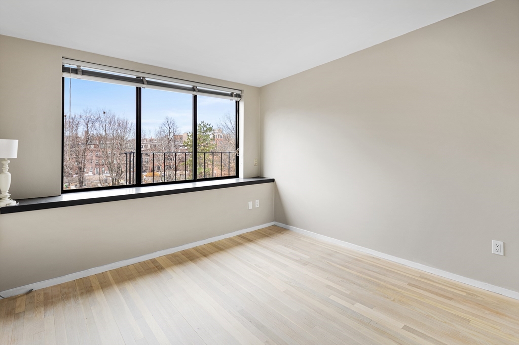 12 Concord Square # 4