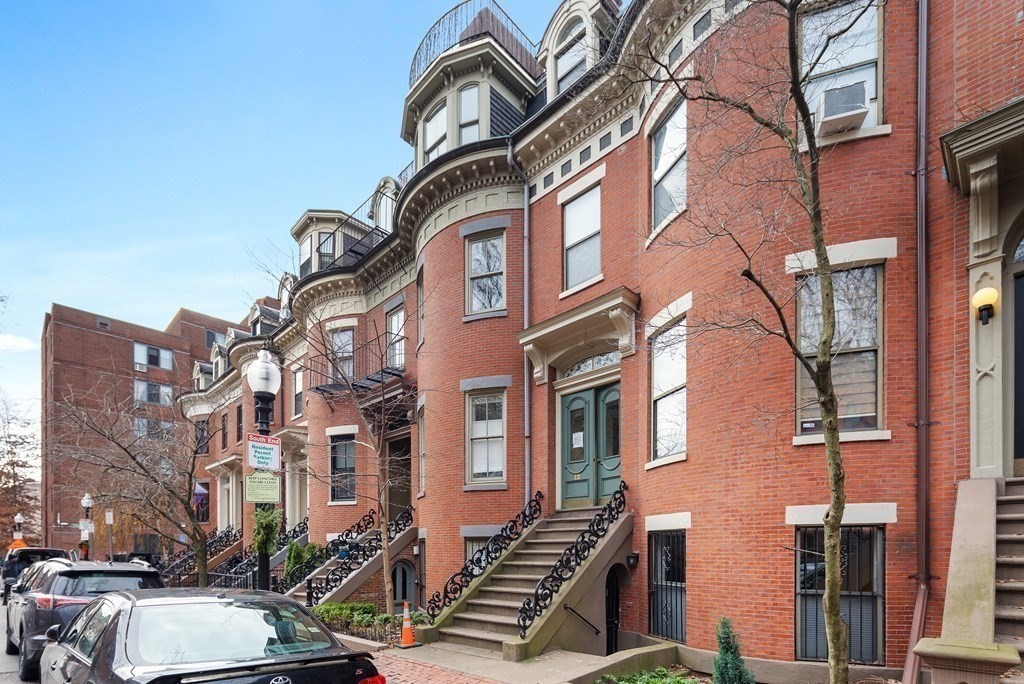 12 Concord Square # 4