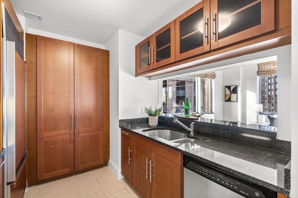 1 Charles Street S # 6A