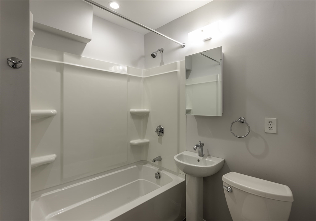 208 Main St # 44