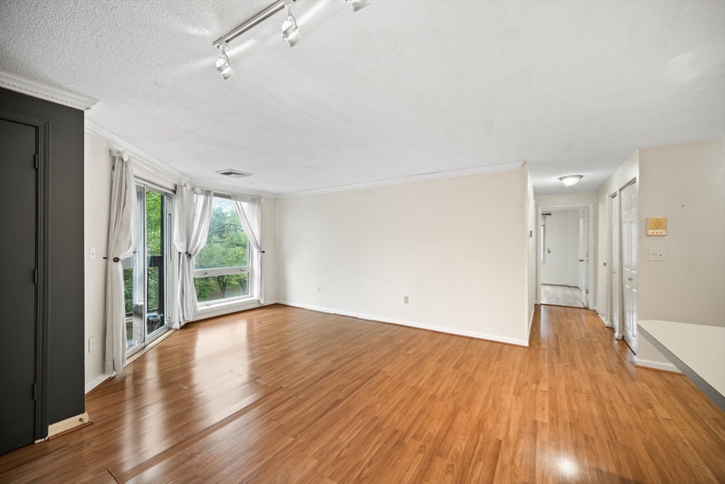 59 Valley St # 3H