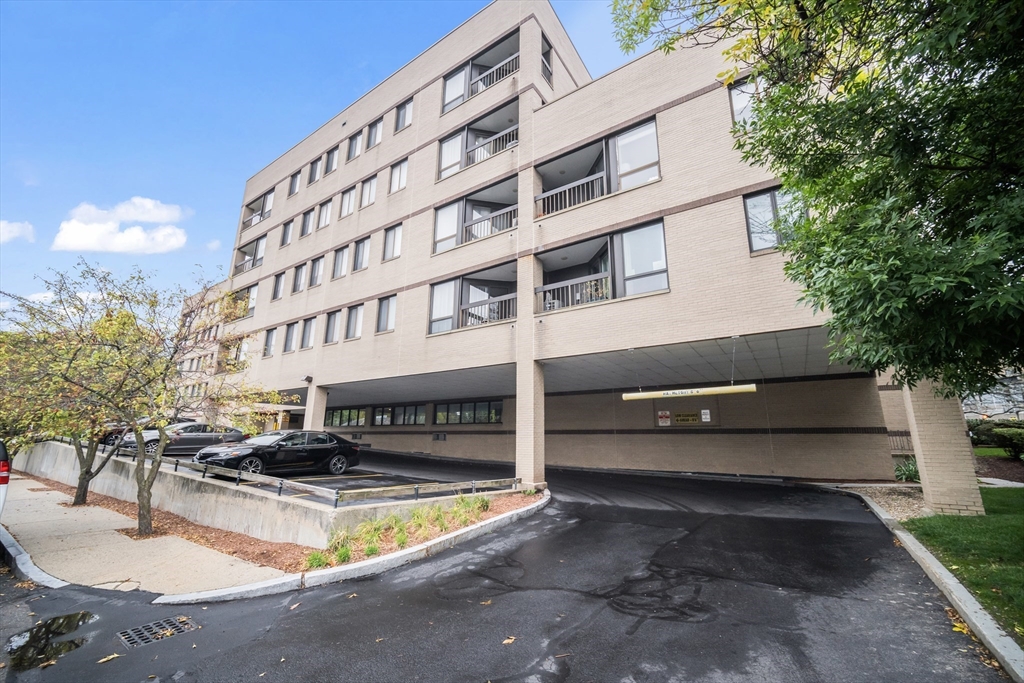 59 Valley St # 3H