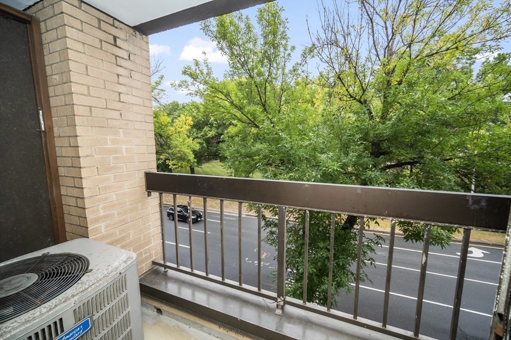59 Valley St # 3H