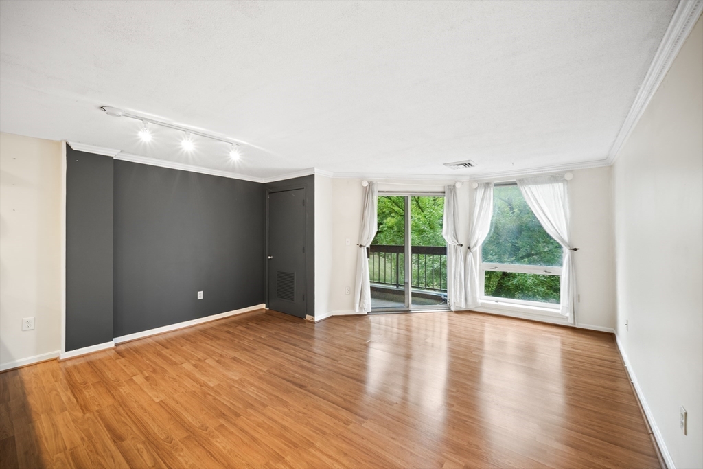 59 Valley St # 3H