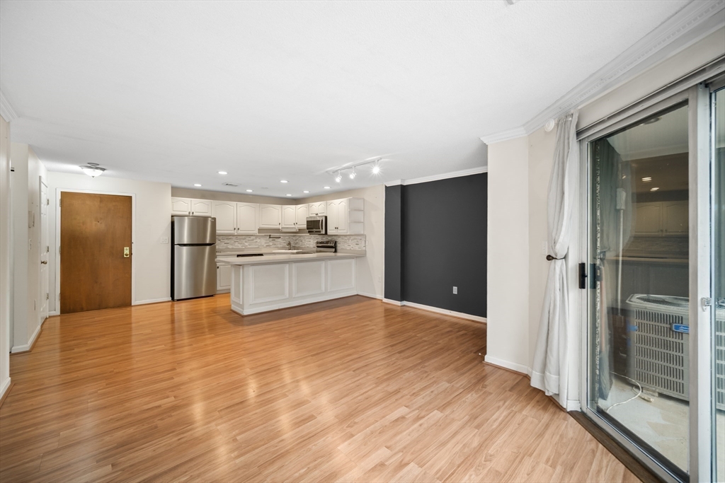 59 Valley St # 3H