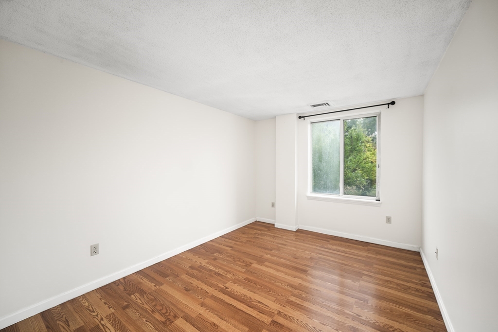 59 Valley St # 3H