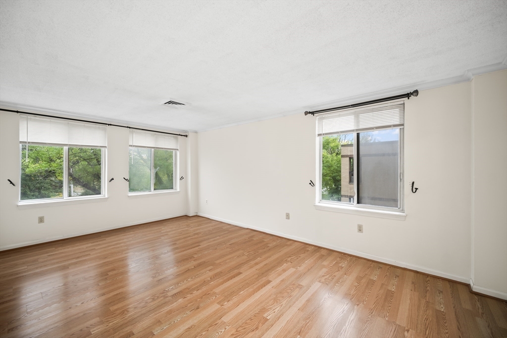 59 Valley St # 3H
